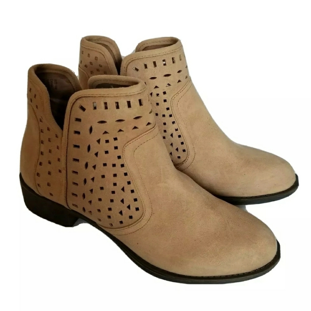 Round Toe Ankle Booties Size 10 Light Brown  Fall Charming Charlie Faux suede  *